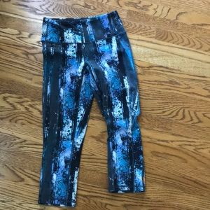 Lucy size small capris
